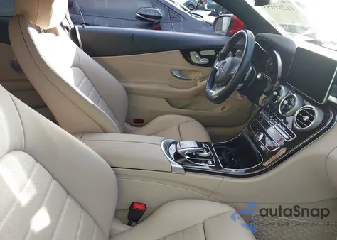 2017 Mercedes-Benz C 300 z USA, uszkodzony, nr VIN WDDWJ4JB4HF384166